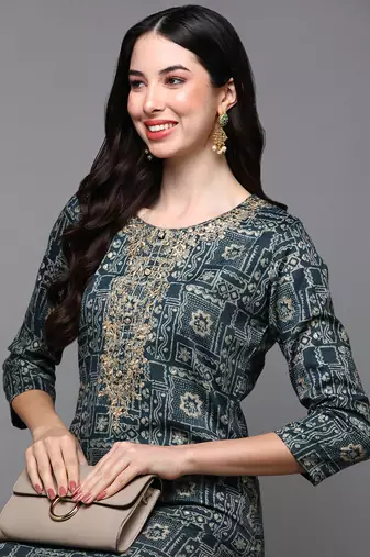 women blue silk blend geometric embroidered straight kurta