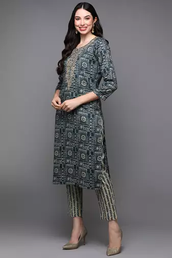 women blue silk blend geometric embroidered straight kurta