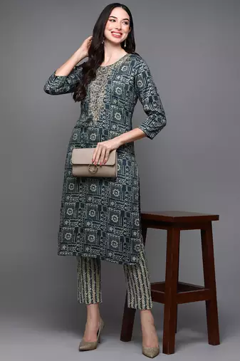 women blue silk blend geometric embroidered straight kurta
