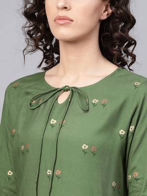 women green cotton floral printed straight kurta 2