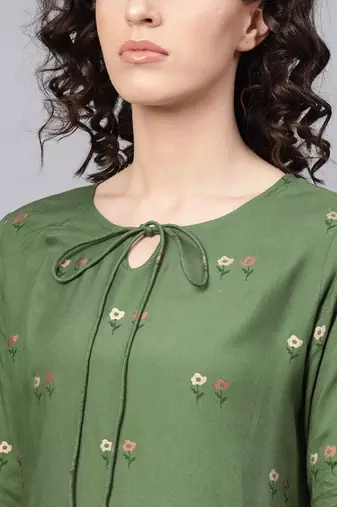women green cotton floral printed straight kurta