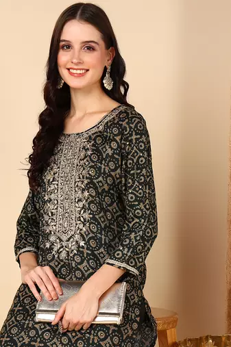 women green viscose rayon ethnic motifs embroidered straight kurta