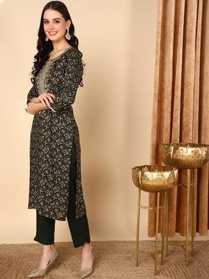 women green viscose rayon ethnic motifs embroidered straight kurta 3
