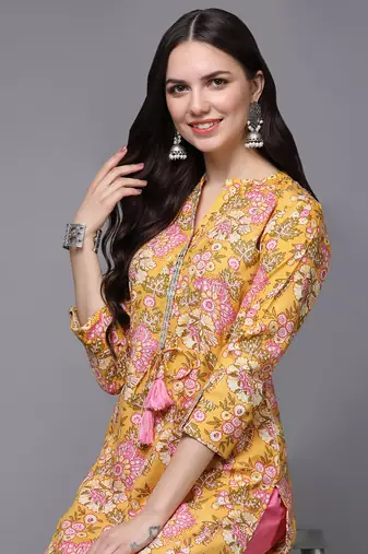 women yellow cotton blend floral printed straight kurta