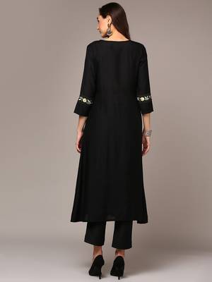 women black viscose rayon solid embroidered a-line kurta 4