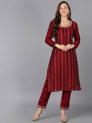 women maroon silk blend solid embroidered straight kurta 1