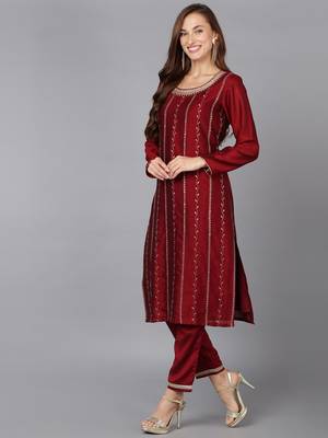 women maroon silk blend solid embroidered straight kurta 3