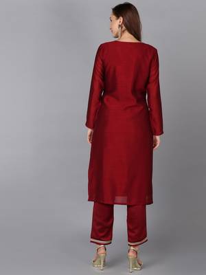 women maroon silk blend solid embroidered straight kurta 4