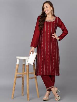 women maroon silk blend solid embroidered straight kurta 5