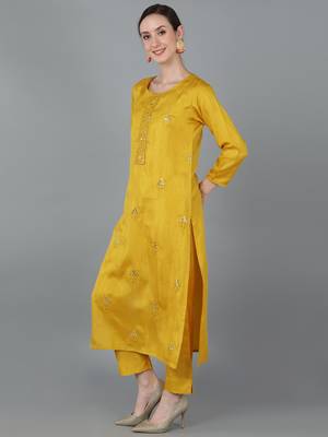 women mustard silk blend solid embroidered straight kurta 3