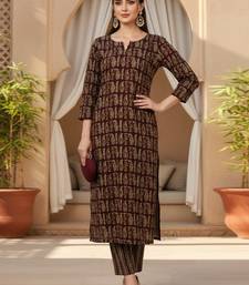 women maroon cotton paisley printed straight kurta