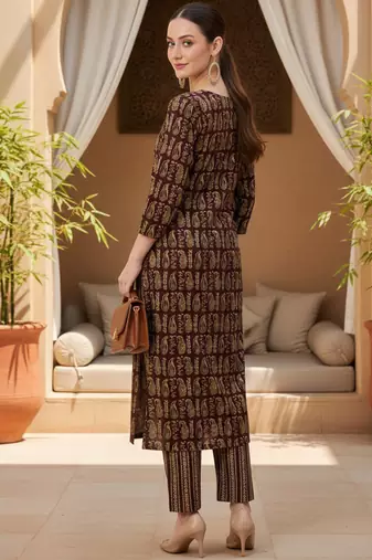 women maroon cotton paisley printed straight kurta