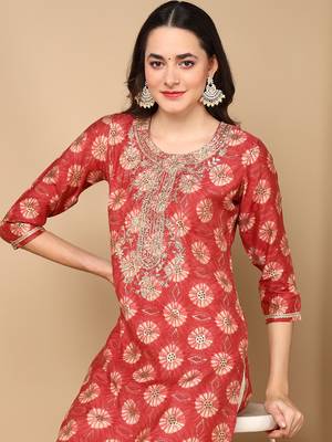 women rust silk blend ethnic motifs embroidered straight kurta 2