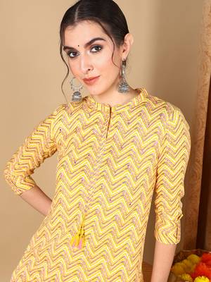 women yellow cotton chevron printed straight kurta 2