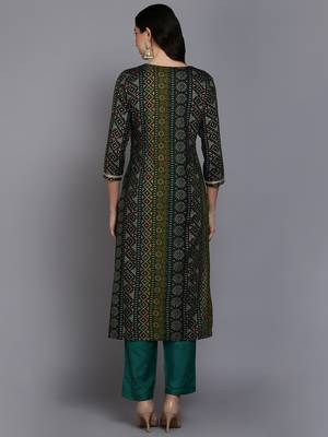 women green viscose rayon bandhani embroidered straight kurta 4