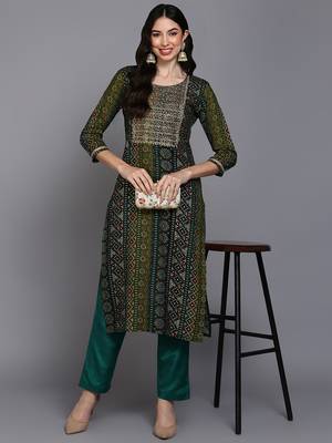 women green viscose rayon bandhani embroidered straight kurta 5