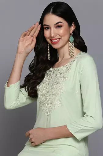 women lime green cotton blend solid embroidered straight kurta