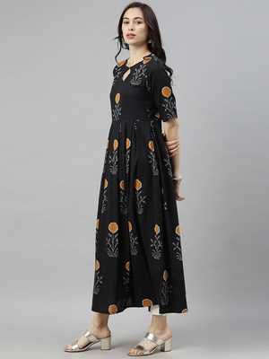 women black cotton floral printed a-line kurta 3