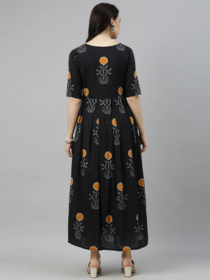 women black cotton floral printed a-line kurta 4