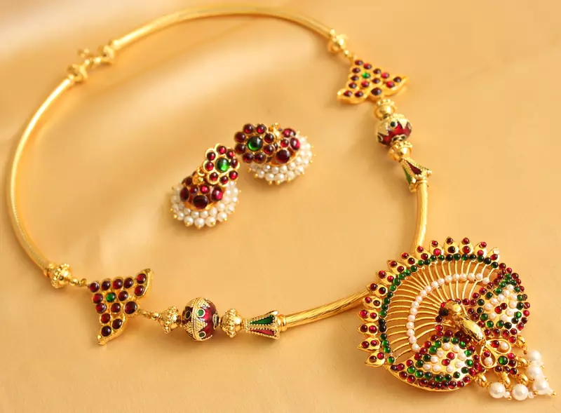 Gorgeous Peacock Pendant Temple Necklace Set