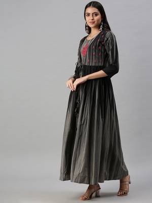 women's ankle length round neck grey floral anarkali kurta 3