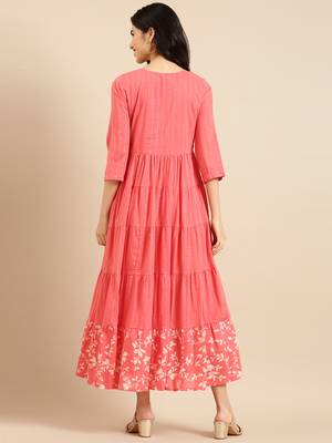 women's calf length round neck peach solid straight kurta 3