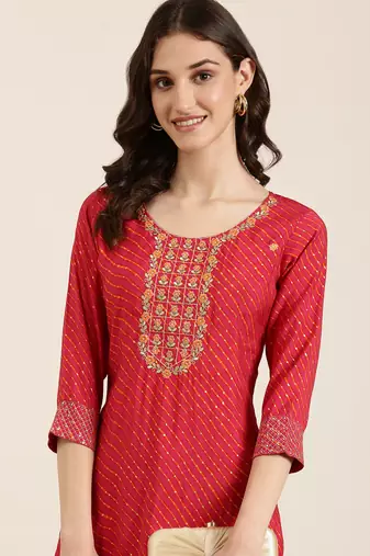 Showoff women's calf length round neck fuchsia striped straight kurta