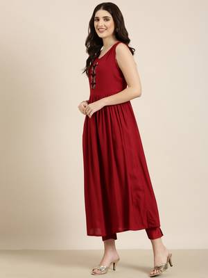 women's ankle length round neck maroon solid anarkali kurta 5