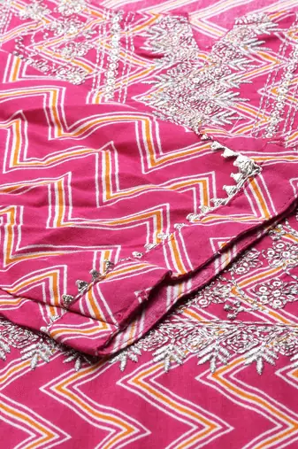 Showoff women's calf length v-neck pink chevron straight kurta