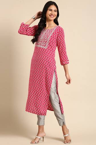 Showoff women's calf length v-neck pink chevron straight kurta