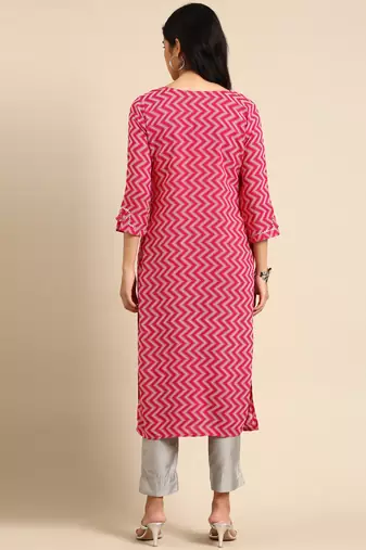 Showoff women's calf length v-neck pink chevron straight kurta