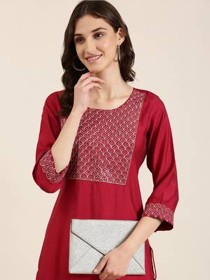 women's calf length round neck maroon solid straight kurta 2