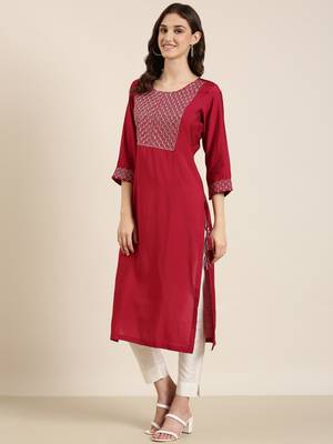women's calf length round neck maroon solid straight kurta 4