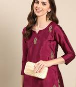 Showoff women's knee length scoop neck magenta embellished straight kurta