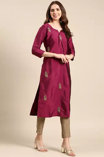 Showoff women's knee length scoop neck magenta embellished straight kurta