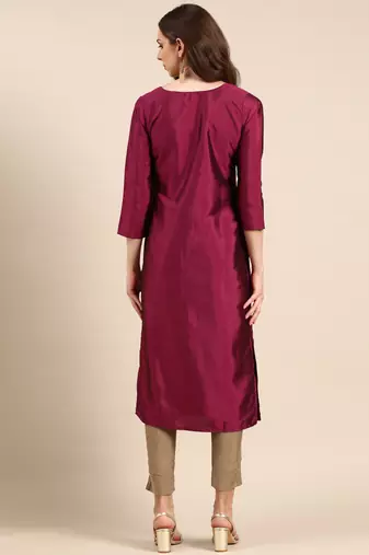 Showoff women's knee length scoop neck magenta embellished straight kurta