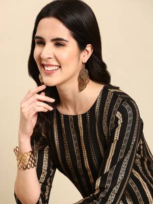 women's calf length scoop neck black striped straight kurta 2