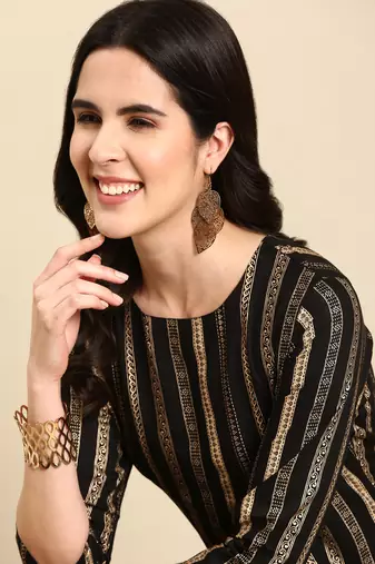 women's calf length scoop neck black striped straight kurta