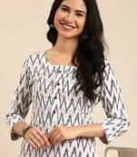 Showoff women's calf length round neck white chevron straight kurta