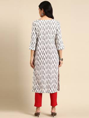 Showoff women's calf length round neck white chevron straight kurta 5