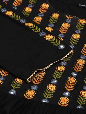 women's knee length round neck black solid anarkali kurta 3