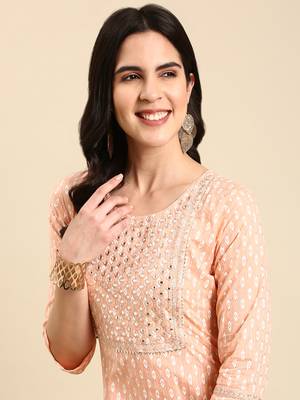 women's calf length scoop neck peach geometric straight kurta 2