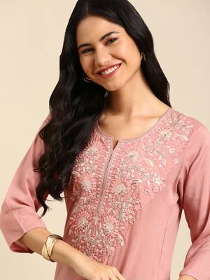 Showoff women's calf length round neck mauve solid straight kurta 1