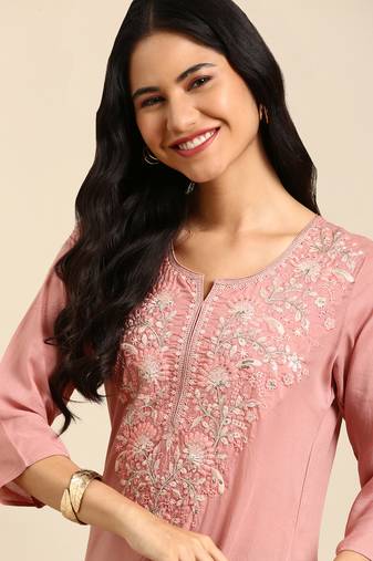 Showoff women's calf length round neck mauve solid straight kurta