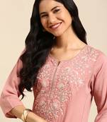 Showoff women's calf length round neck mauve solid straight kurta