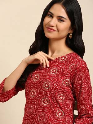 Showoff women's calf length round neck red ethnic motifs straight kurta 1