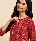 Showoff women's calf length round neck red ethnic motifs straight kurta