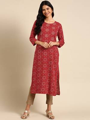 Showoff women's calf length round neck red ethnic motifs straight kurta 3
