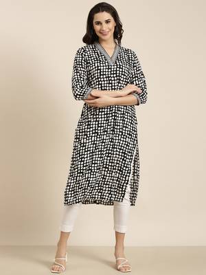 women's calf length v-neck black geometric straight kurta 2
