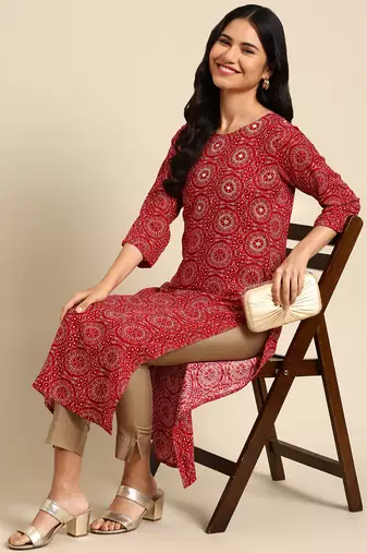 Showoff women's calf length round neck red ethnic motifs straight kurta